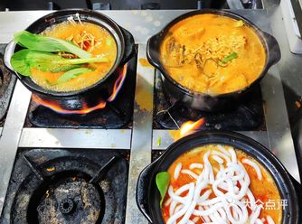 方便面+砂锅，脏香脏香的路边小店