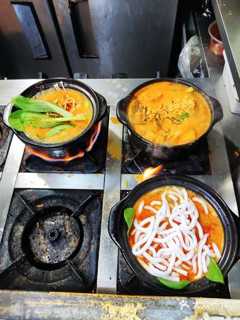 方便面+砂锅，脏香脏香的路边小店