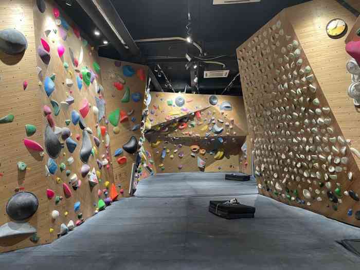 cave抱石馆(南山店)-"第一次去这种抱石馆,难度上来说可以先尝试.