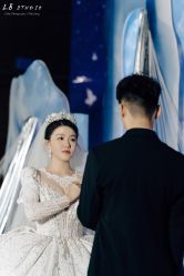 -艾米丽婚纱礼服