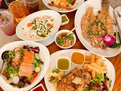 -Chom Cafe and Restaurant