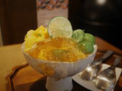 鲜椰白雪·青提芒果冰-RUXU入续糖水铺与包(卓悦中心店)