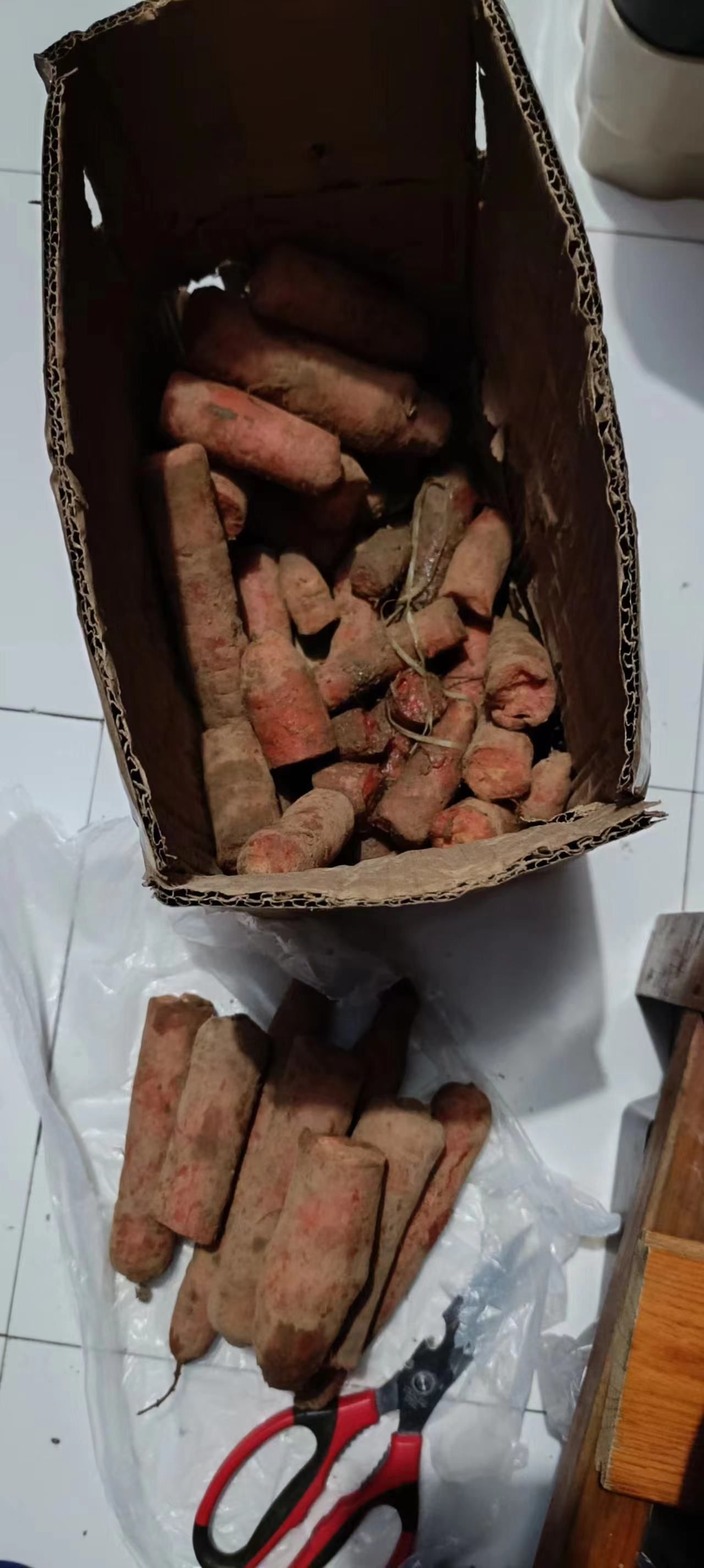 天天领红包 这次买的胡萝卜质量有点差啊 基本都是断的 还有几根烂了