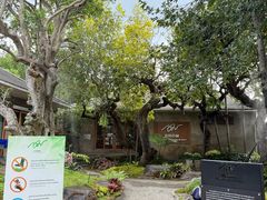 -Chom Cafe and Restaurant