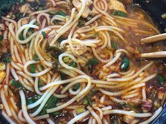 -鸿浩扒猪脚米线