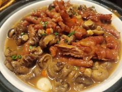 -帅巴人舅母子腊蹄民俗村