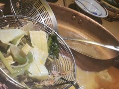 -洱火云南酸菜牛肉火锅(石景山当代商城店)