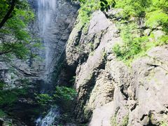 -燕子河大峡谷天坑仙境