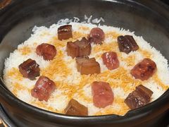 腊味煲仔饭-大良毋米粥 · 粥底火锅(岭南天地店)