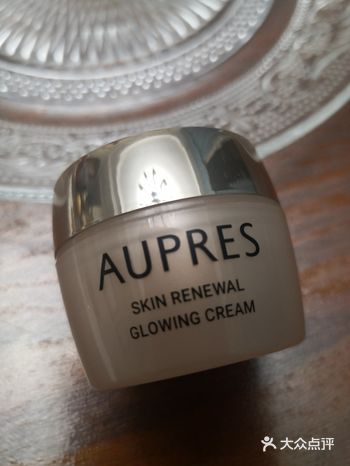 闺蜜强烈推荐了欧珀莱臻源凝时焕采霜，也就是这个“冻龄