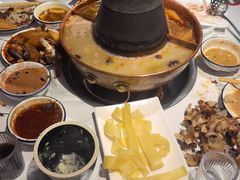 -老蜀铜火锅·酸菜脊骨·麻辣羊蝎子(热闹路店)