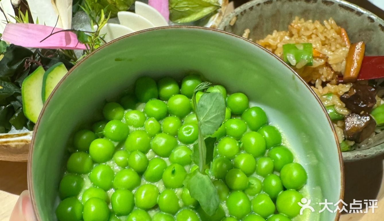 板前和包厢都有，仪式感拉满～- 菌菇釜饭