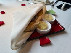 餐前面包-弦月窗LUNETTE BY AMANDA(复兴路店)