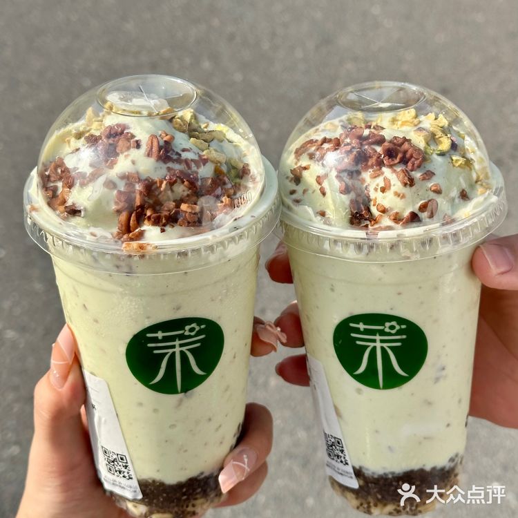 茉酸奶真有你的！居然和五条人联名了！茉酸奶你是懂中秋的！