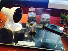 -青岛鸿发智越领克新能源中心