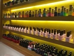 -时尚殿堂明星门店