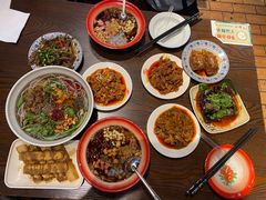 -爆炸头阿姨小四川正宗川味小吃(无任何分店)