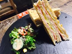 -HIGH FIVE哈福手工汉堡(桂林路店)