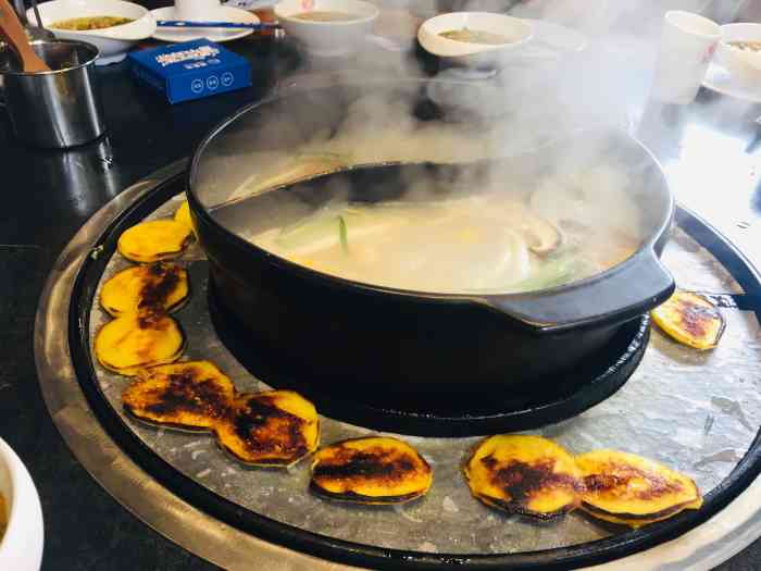 潮鱼捞(江南店)-"菜品很有特色,汤里应该加有药材之类的东西.