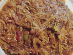 五花肉炒酸菜粉-95号酱骨·一块豆腐(展春园西路店)