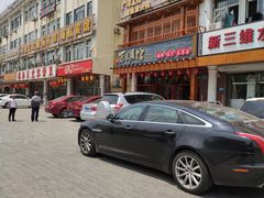 门面-东来菜馆•手抓海鲜家常菜•海鲜锅贴(鸽子窝店)