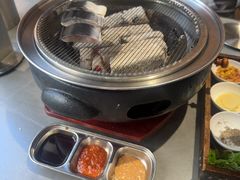 -围炉肉舍•炭烤活鳗•丹东海鲜烤肉(步行街店)