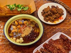-爆炸头阿姨小四川正宗川味小吃(无任何分店)