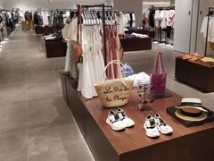 -URBAN REVIVO(高德置地广场·春广场店)