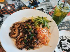 -鼓楼吃面·肉啃肉(南锣鼓巷店)