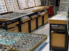 -美式眼镜·授权蔡司.依视路.尼康.豪雅.明月(人民广场店)