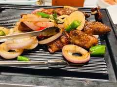 铁板黑椒牛肉-开海·红岛海鲜虾水饺(石老人店)