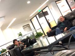 -上海宝信宝马4S店