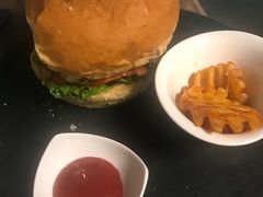 -HIGH FIVE哈福手工汉堡(桂林路店)