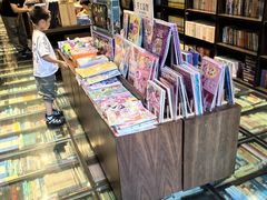 -钟书阁(松江泰晤士小镇店)