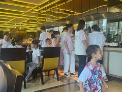 -大中华希尔顿酒店-念自助餐·嗨啤·小龙虾