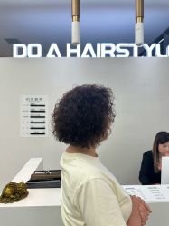 -DO A HAIRSTYLE