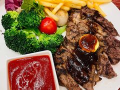 碳烤肉眼牛排及秘制牛排汁-WOLFGANG PUCK KITCHEN & BAR(迪士尼小镇店)