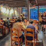 夜宵来这里撸串喝酒，好惬意！
