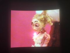-Nathalie Djurberg与Hans Berg“牛皮纸包裹的月亮”-Prada荣宅当季展览