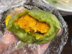 蛋黄肉松青团-沈大成(南京东路店)