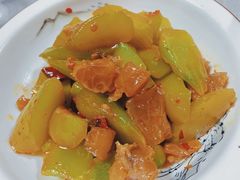 莴苣烧牛筋-大隐隐于市私房菜(保和小区店)