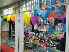 小店开在馆内，东西很实惠好用。-泳远游泳培训俱乐部(东方体育中心店)