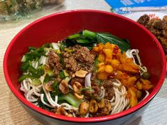-爆炸头阿姨小四川正宗川味小吃(无任何分店)