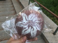 芋泥肉松软欧-风车面包