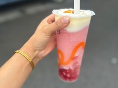 草莓奶盖红茶-CoCo都可(大华二店)