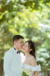 -现代经典婚纱摄影