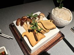 -左庭右院鲜牛肉火锅黑金店(陆家嘴中心店)