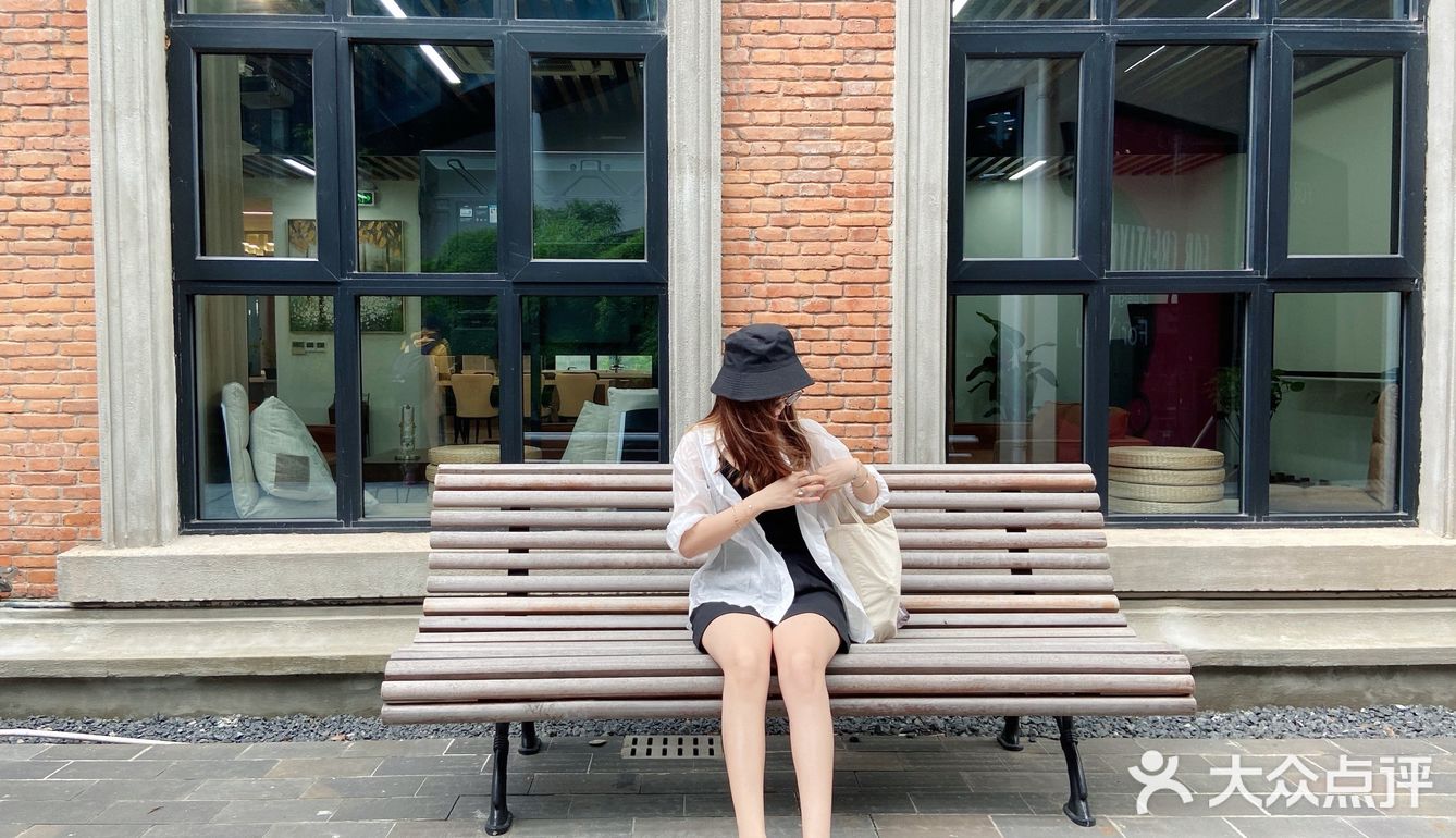 来园区内书店看书遇见《爱情应该有的样子》剧组🎬