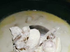 -洪氏嗨捞·广东猪肚鸡·椰子鸡火锅(西咸万象城店)