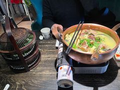 蹄花炖笋干-吴越荣记苏州菜·松鼠桂鱼(月光码头店)